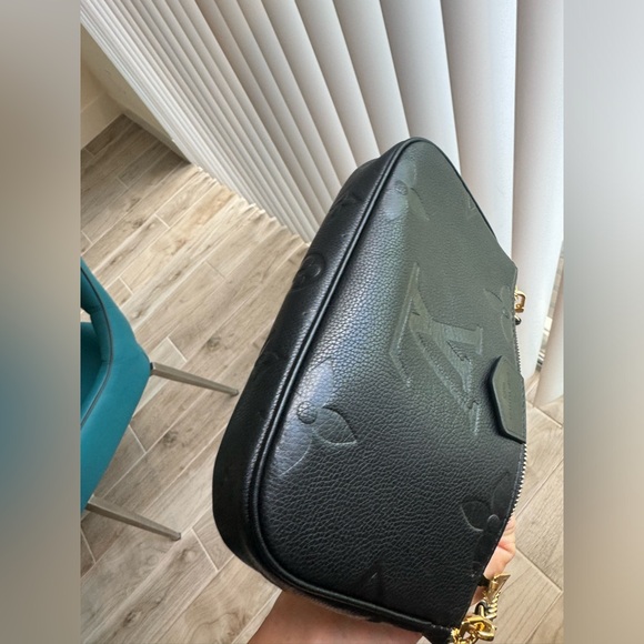 Louis Vuitton - Picture 7 of 7